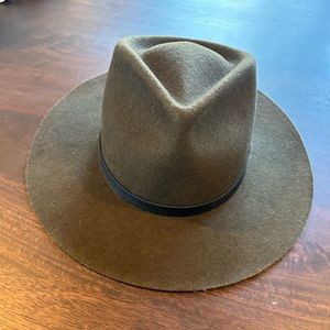 Never worn olive hat, medium
